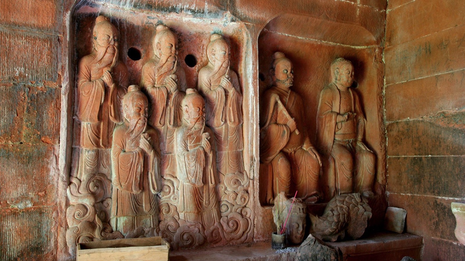 The Three Caverns of Daoist Scriptures