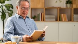 Learning to Read the Analects